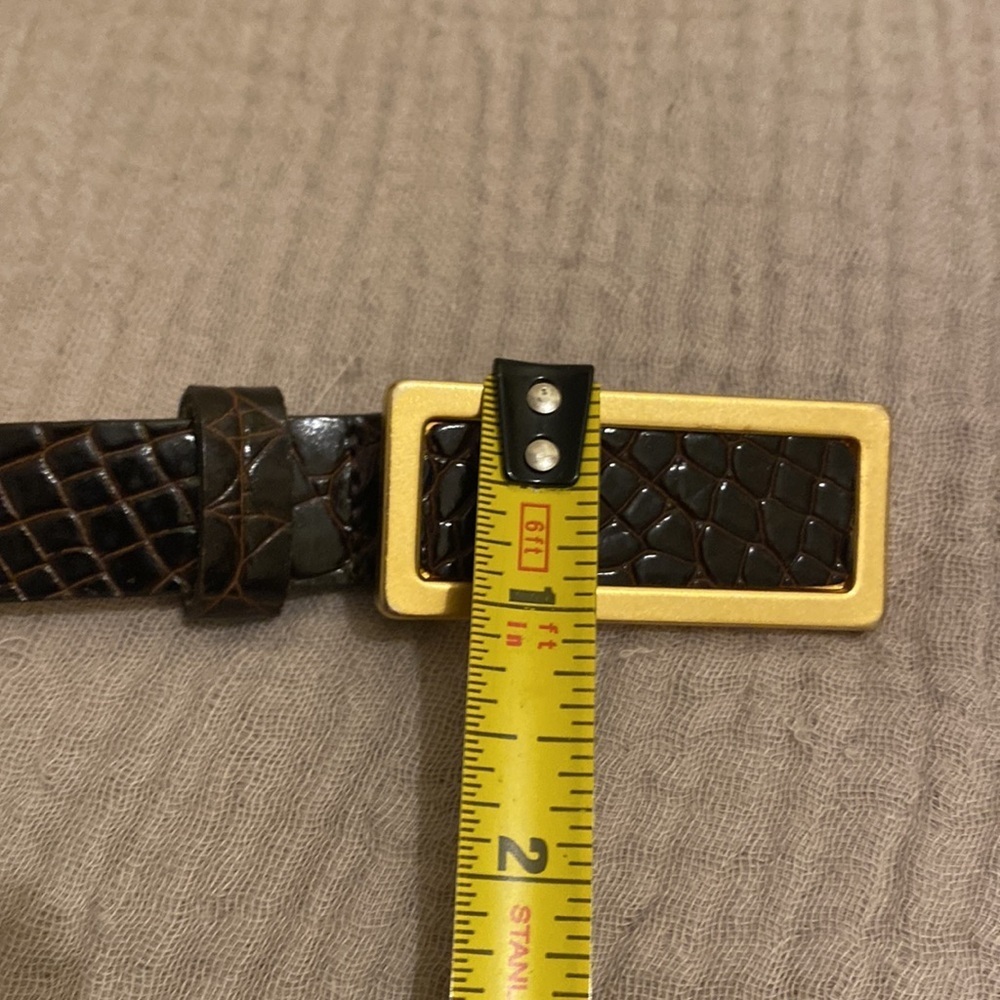 St. JOHN Elegant BROWN Leather Belt with Gold Buckle. Size M . EUC - Picture 8 of 11
